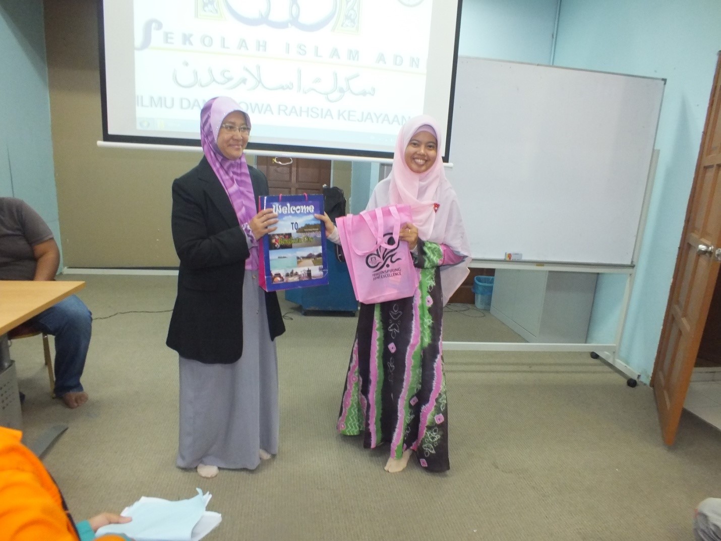 study-tour-smpi-alhasanah-ke-adni-islamic-school-malaysia