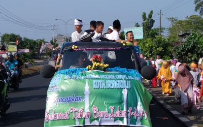 Meriahkan 1 Muharram, SMPI Al Hasanah Gelar Pawai dan Pasar Murah