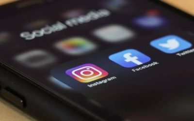 Adab Bermain Media Sosial