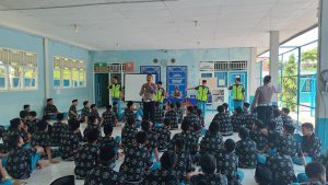 sosialisasi-tata-tertib-lalu-lintas-di-smpi-islam-alhasanah-bersama-polresta-bengkulu-2